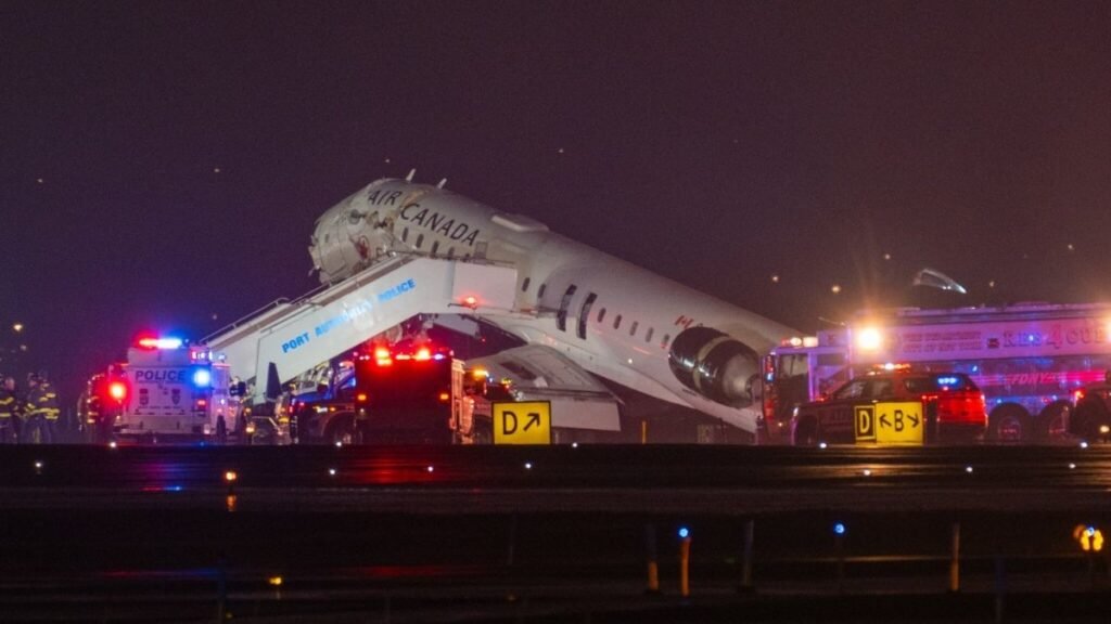 Shock at Air Canada! Plane crashes into vehicle at LaGuardia Airport — Flights Suddenly Halted