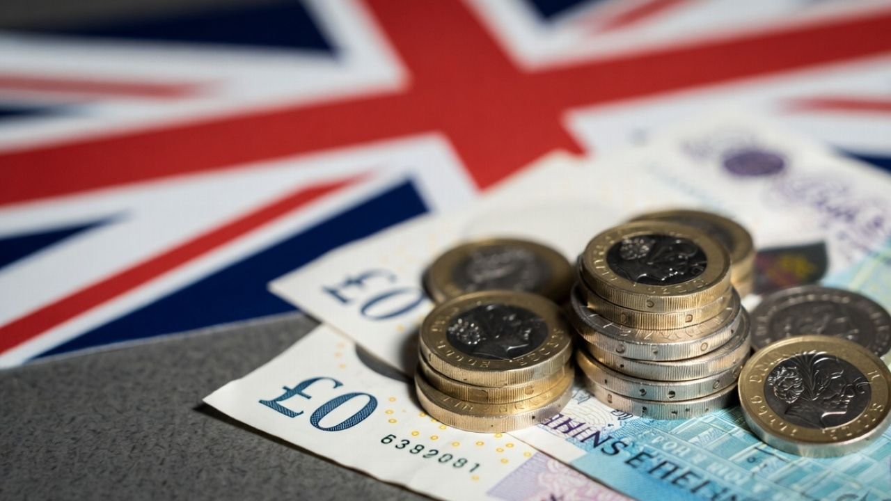 UK Minimum Wage 2026 Hike: New Pay Rates, Start Date & What It Means for Your Salary